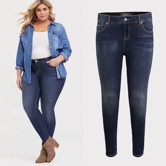 TORRID BOMBSHELL SKINNY PREMIUM STRETCH DARK WASH - Picture 3 of 6